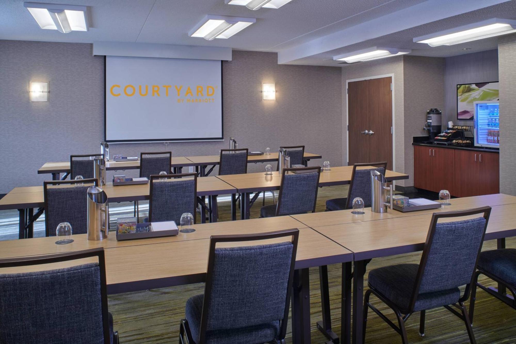 Courtyard By Marriott Indianapolis Castleton Hotel Exterior foto